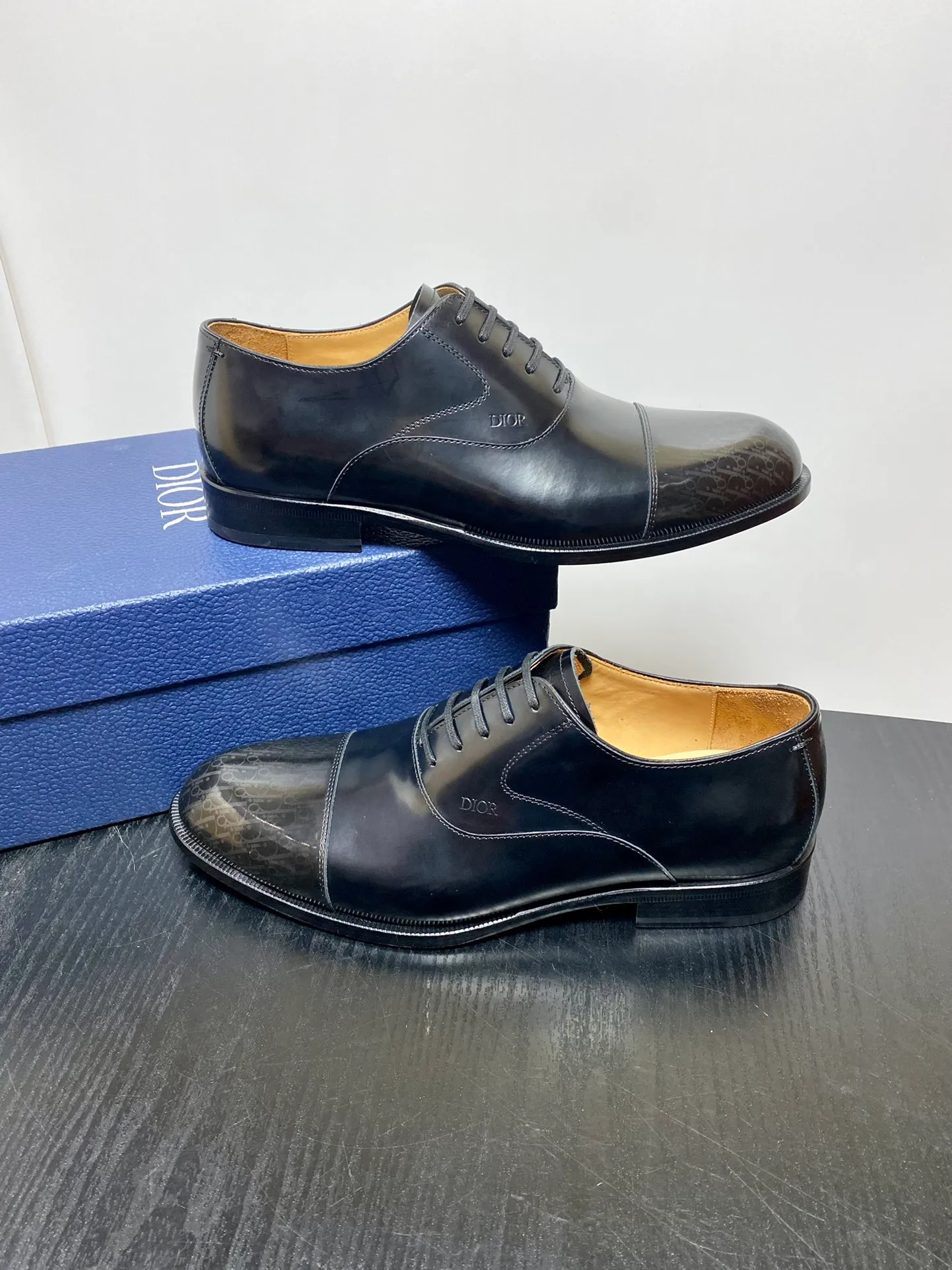 Men's shoes 💰960 Dior Derby shoes | Genuine leather sole formal leather shoes | Carefully crafted with open-edge beaded cowhide | Water-dyed cowhide lining | With classic lace-up closure | Exquisite embossed brand logo on the side | Glossy stacked heel design enhances style | Can be matched with formal or casual looks Size: 39-44 (customized at 38.45.46)